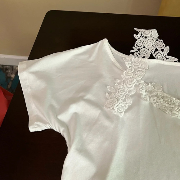 2X~WHITE BLOUSE~ LACE SHOULDERS~NWOT~ - Picture 8 of 9